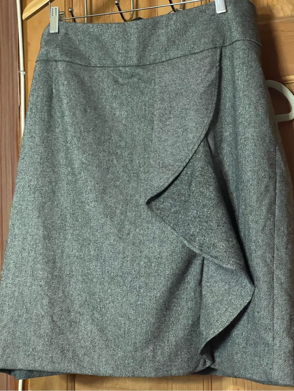 NWT Talbots 22W Gray Ruffle Skirt ✨
Classic. Feminine. Timeless.